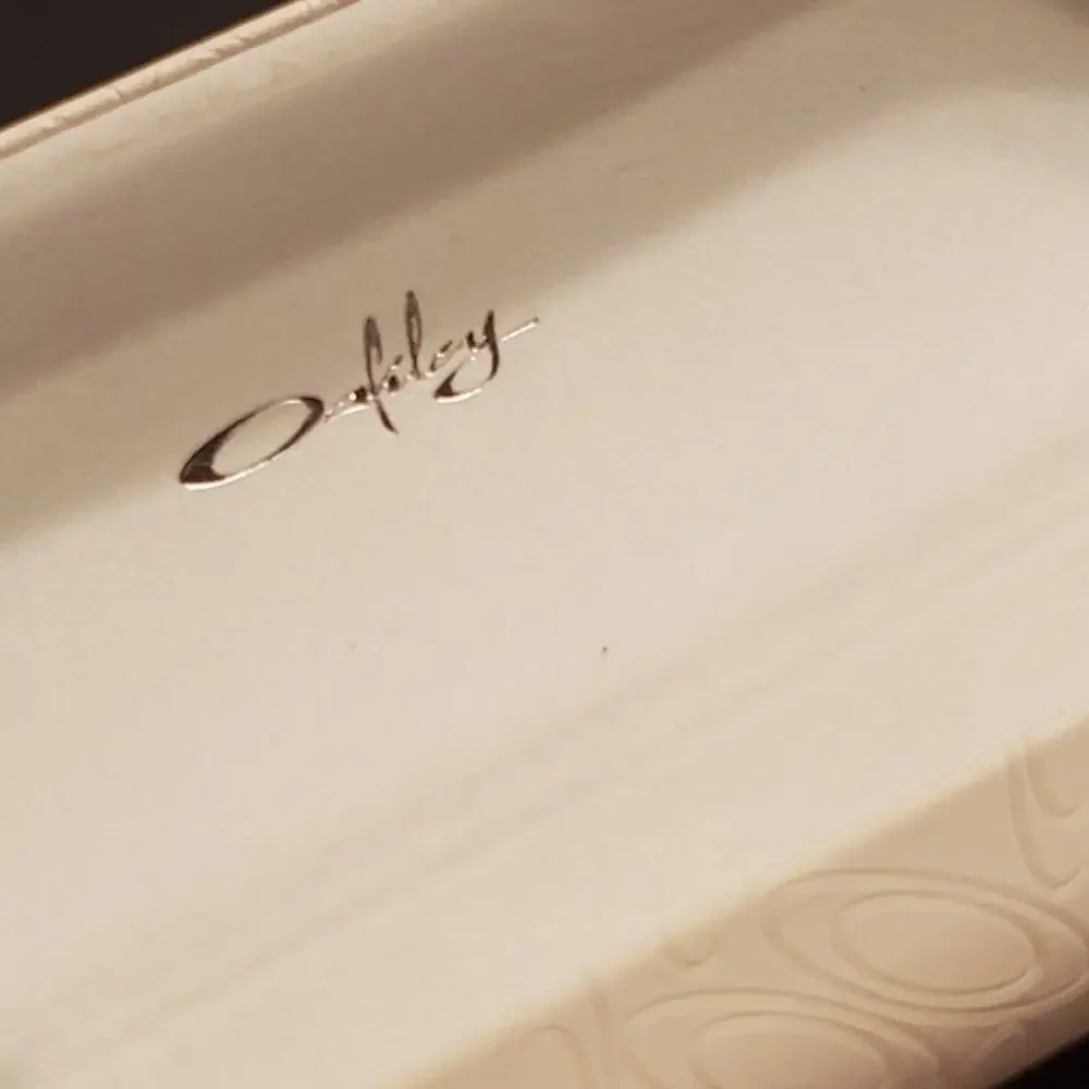Oakley white hard clamshell sunglasses eyeglasses case.
